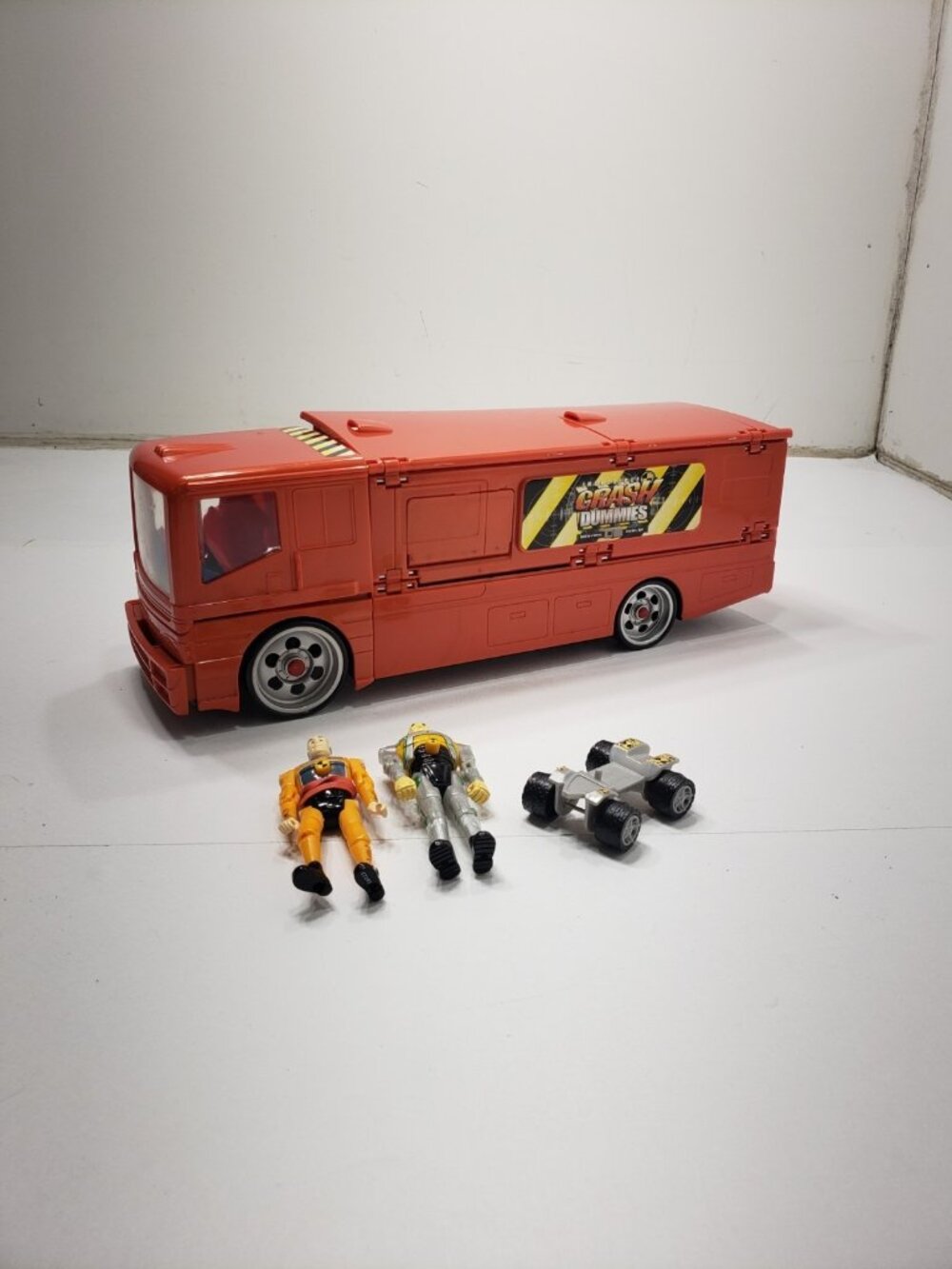 Vintage Incredible Crash Dummies Transport Truck 2 Figures Skateboard Playset